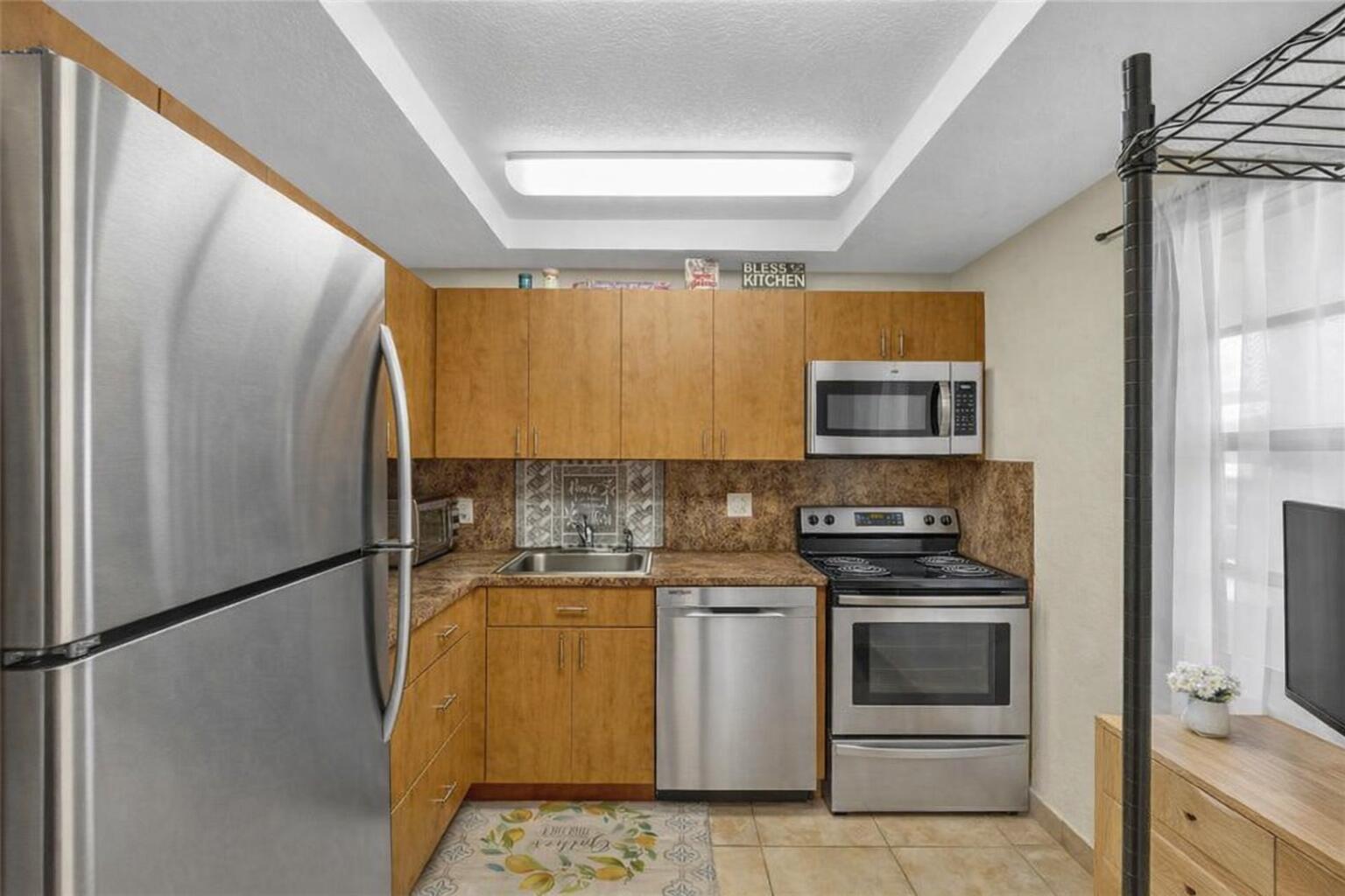 Oriole Golf & Tennis Club - Residential