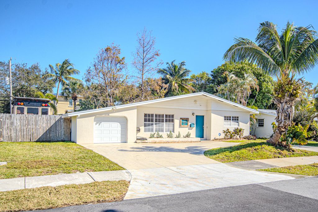 Photo of 408 SE 8th Avenue, Deerfield Beach, FL 33441 (MLS # R11158531)