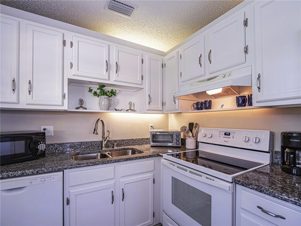 VISTA ROYALE - Residential Lease