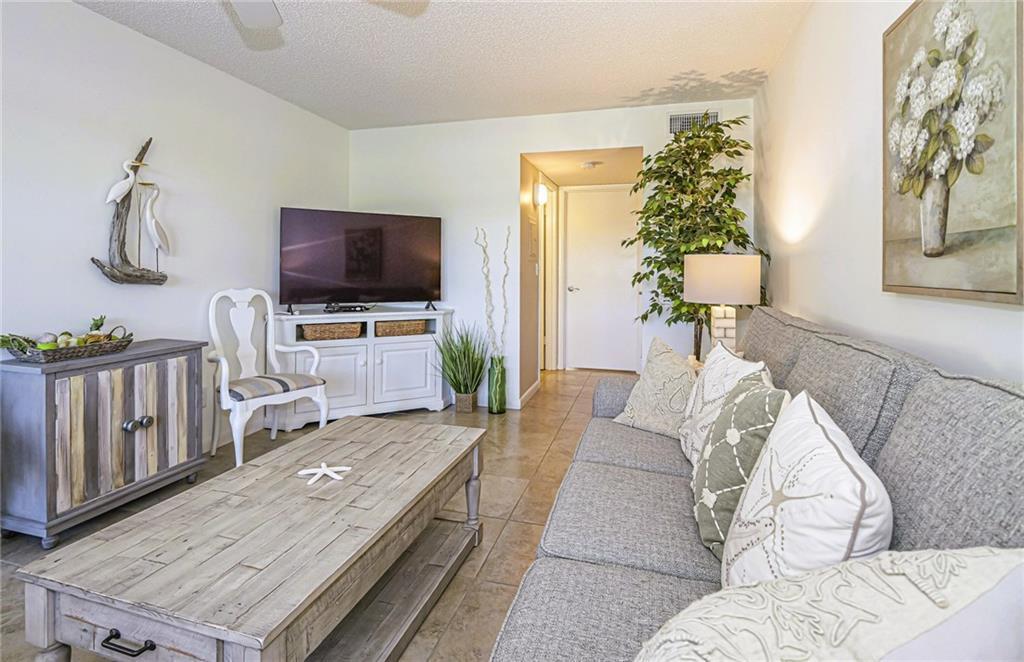 VISTA ROYALE - Residential Lease