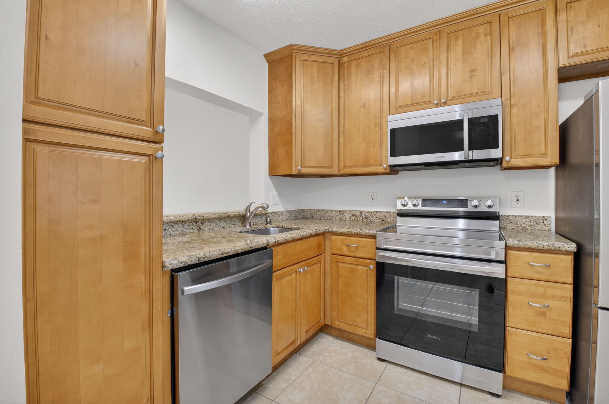 KENSINGTON WALK CONDO - Residential