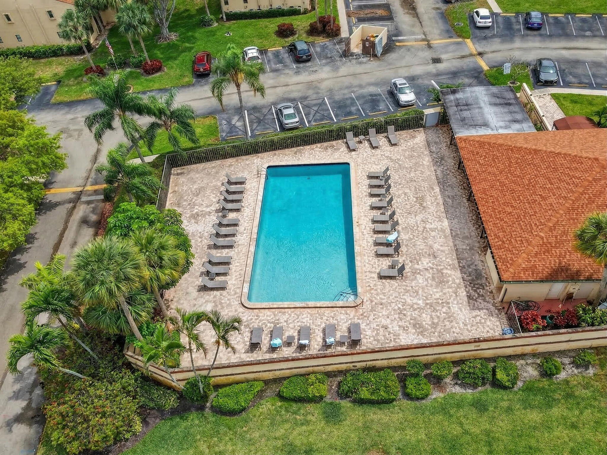 KENSINGTON WALK CONDO - Residential