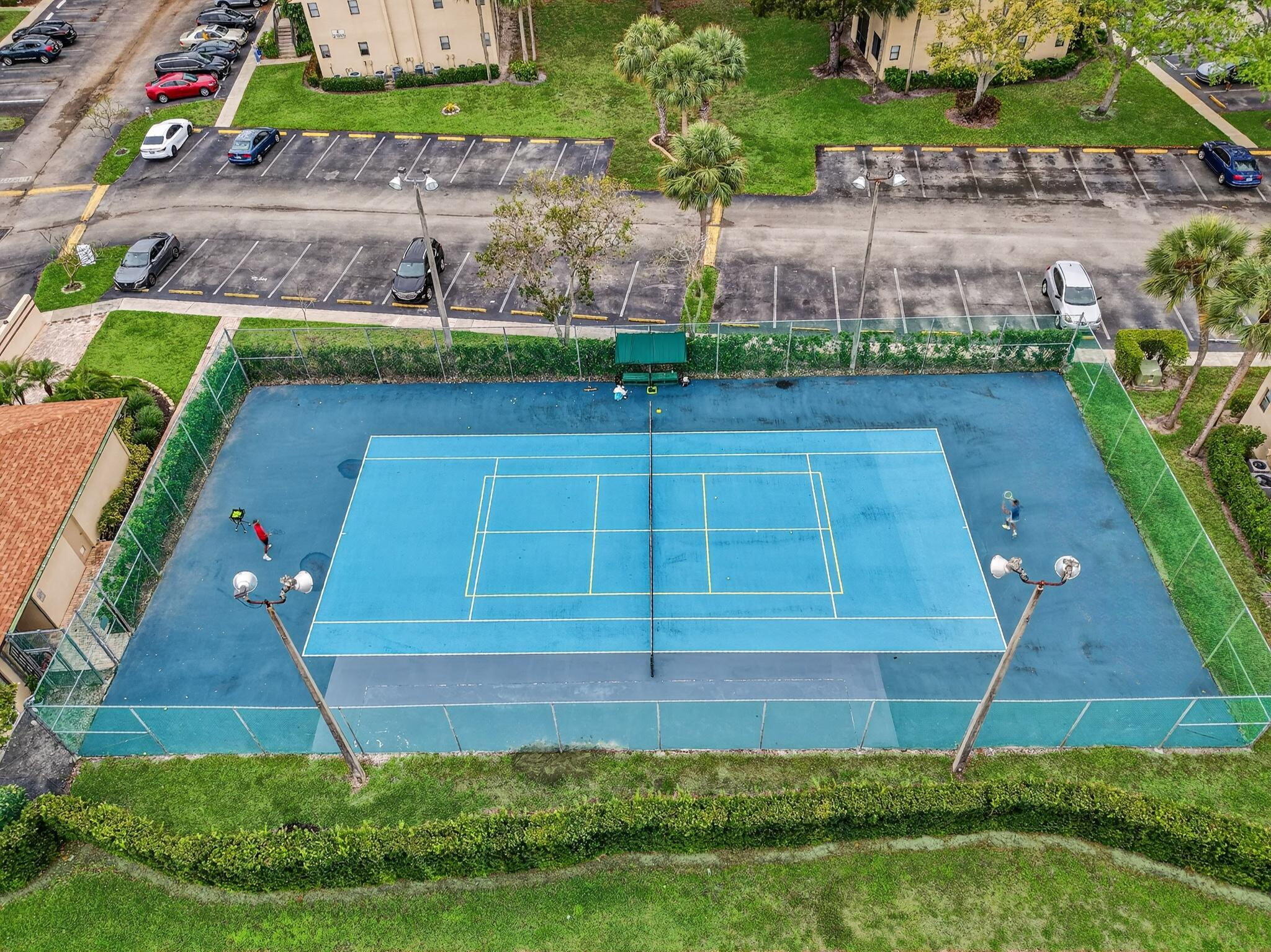 KENSINGTON WALK CONDO - Residential