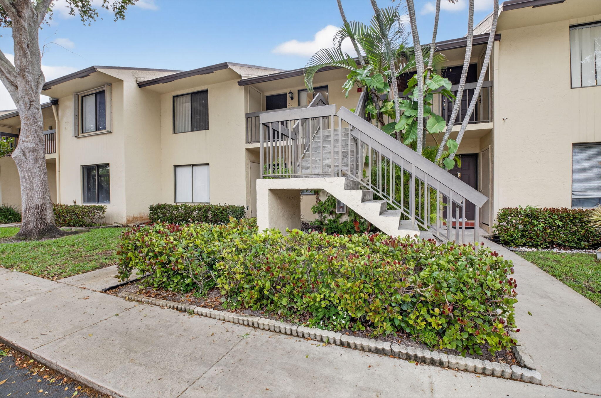 KENSINGTON WALK CONDO - Residential