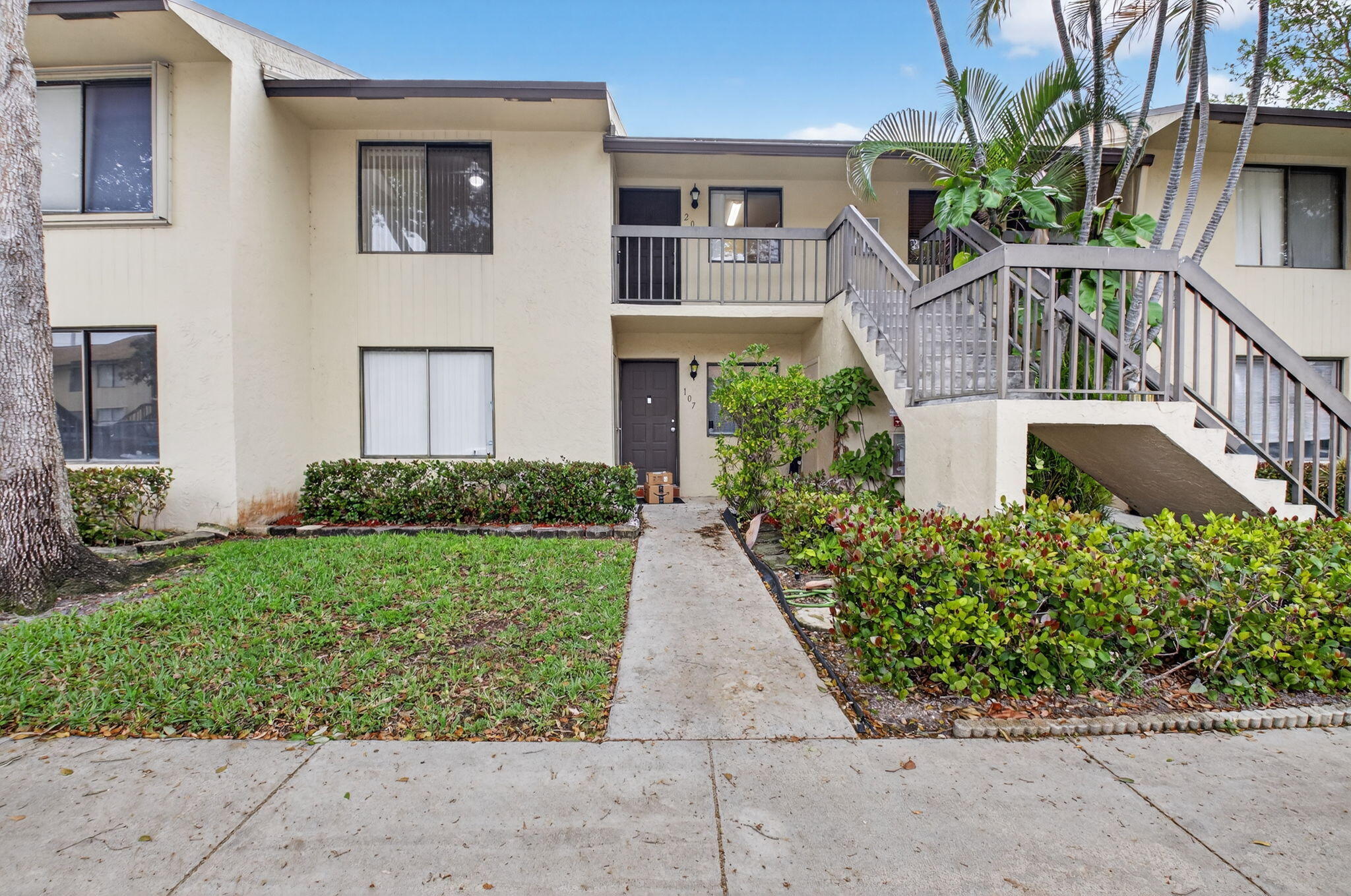 KENSINGTON WALK CONDO - Residential