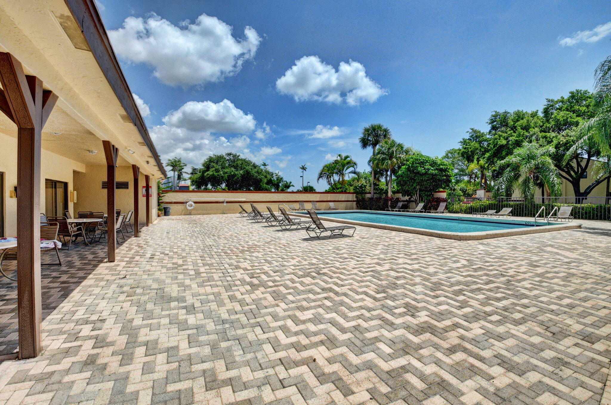 KENSINGTON WALK CONDO - Residential