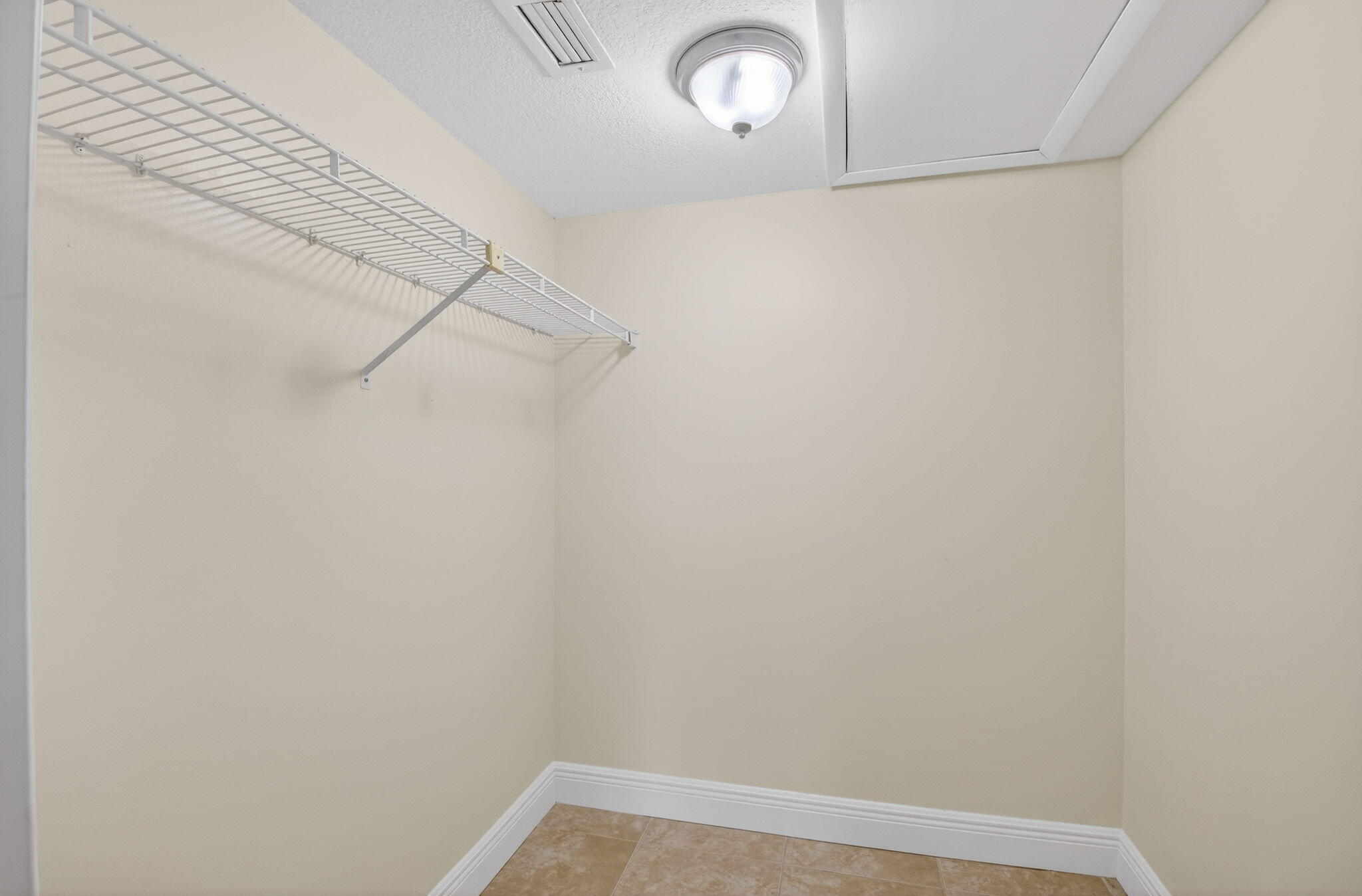 KENSINGTON WALK CONDO - Residential