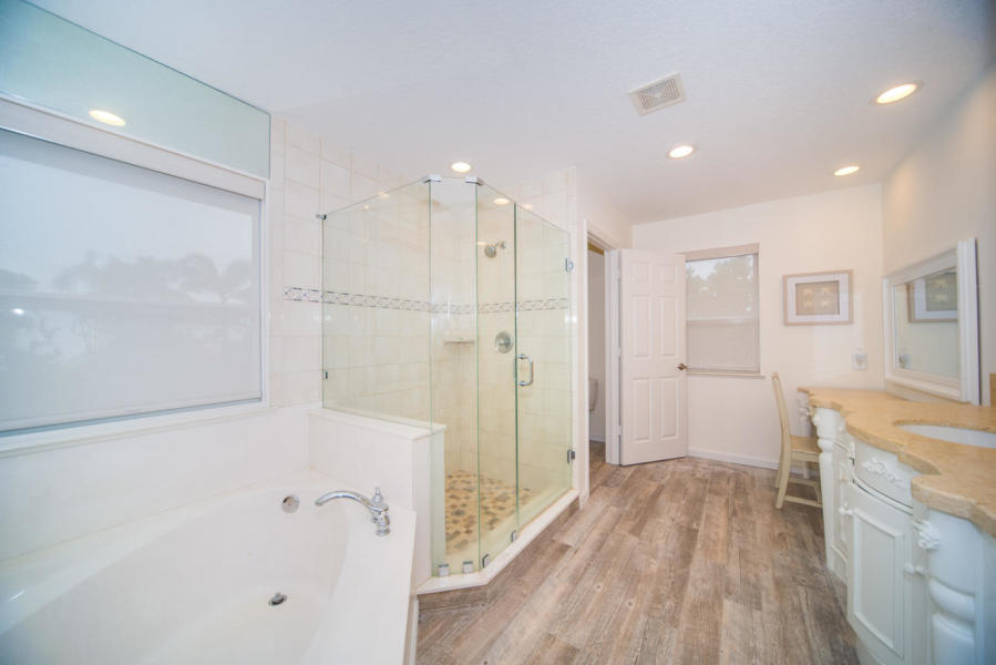 BEACH SHORES - Residential Lease