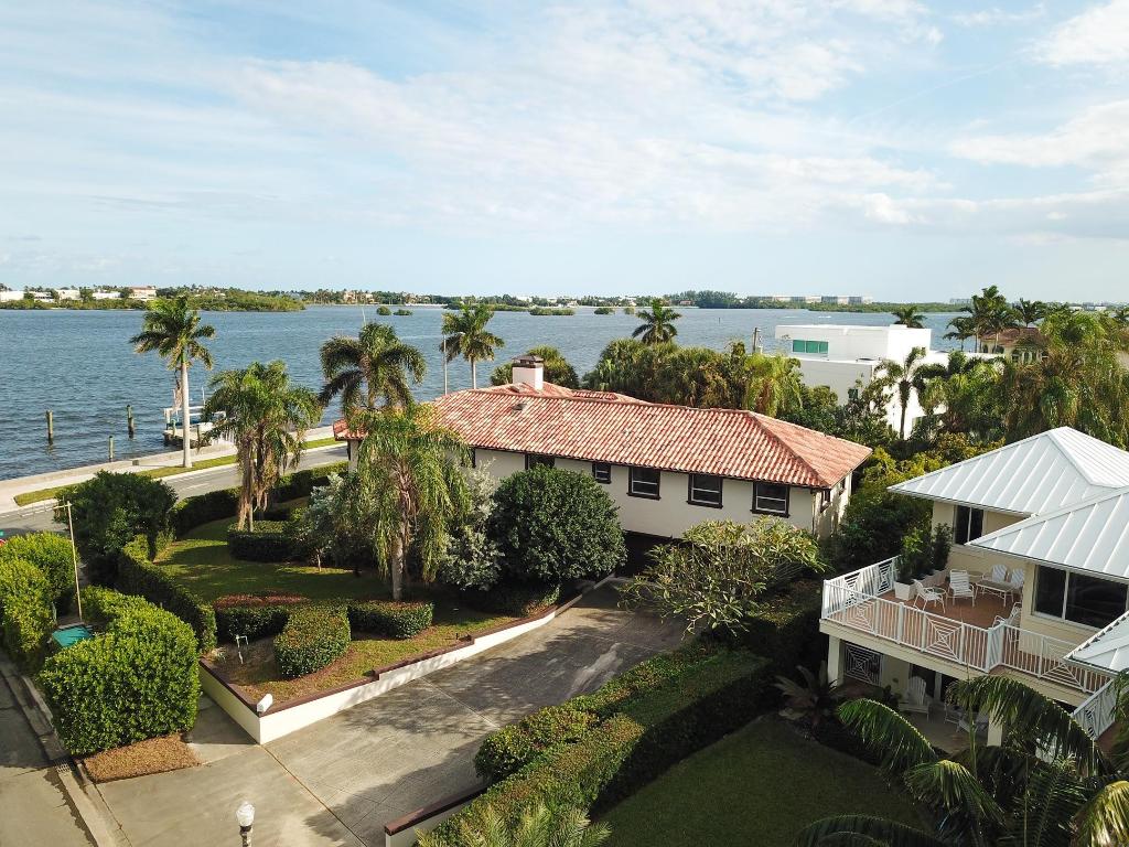 BEACH SHORES - Residential Lease