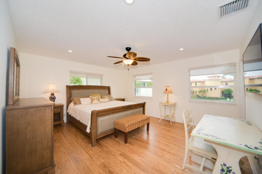 BEACH SHORES - Residential Lease