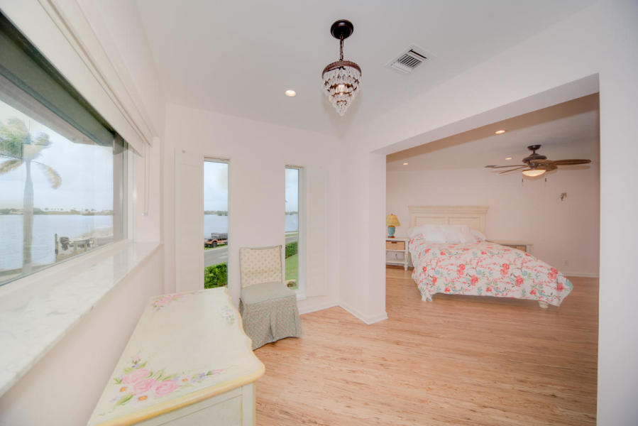 BEACH SHORES - Residential Lease