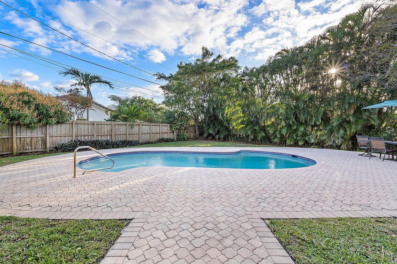 CORAL RIDGE ISLES - Residential