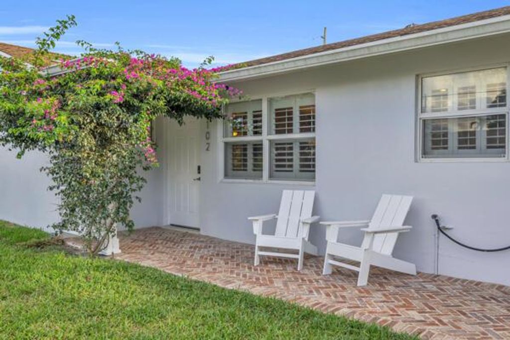 Photo of 102 Pineview Road, Jupiter, FL 33469 (MLS # R11130873)