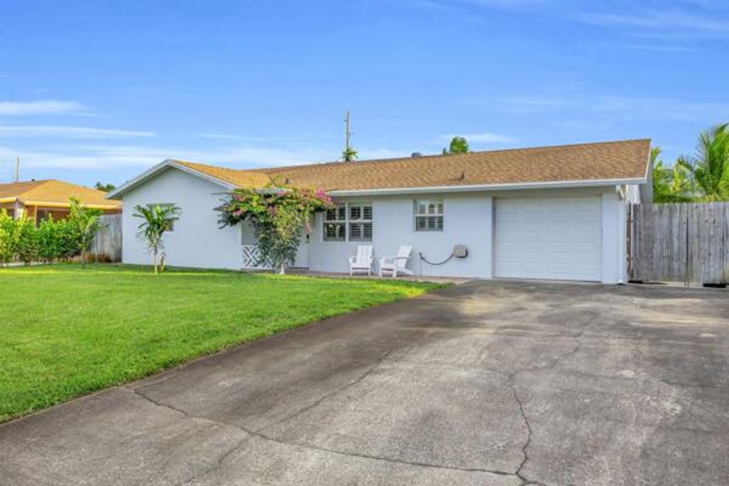 Photo of 102 Pineview Road, Jupiter, FL 33469 (MLS # R11130873)