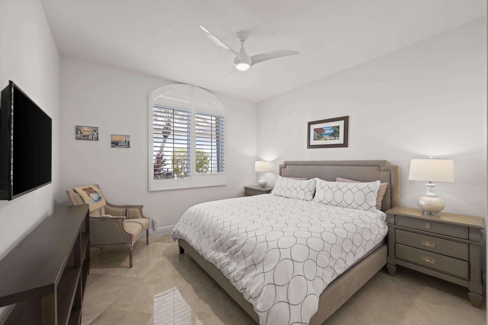 ISLAND IN THE GROVE/BOCA GROVE - Residential