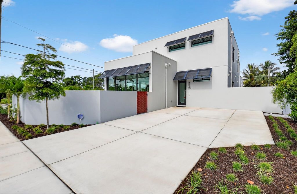 Photo of 203 SW 2nd Street #2, Delray Beach, FL 33444 (MLS # R11112198)