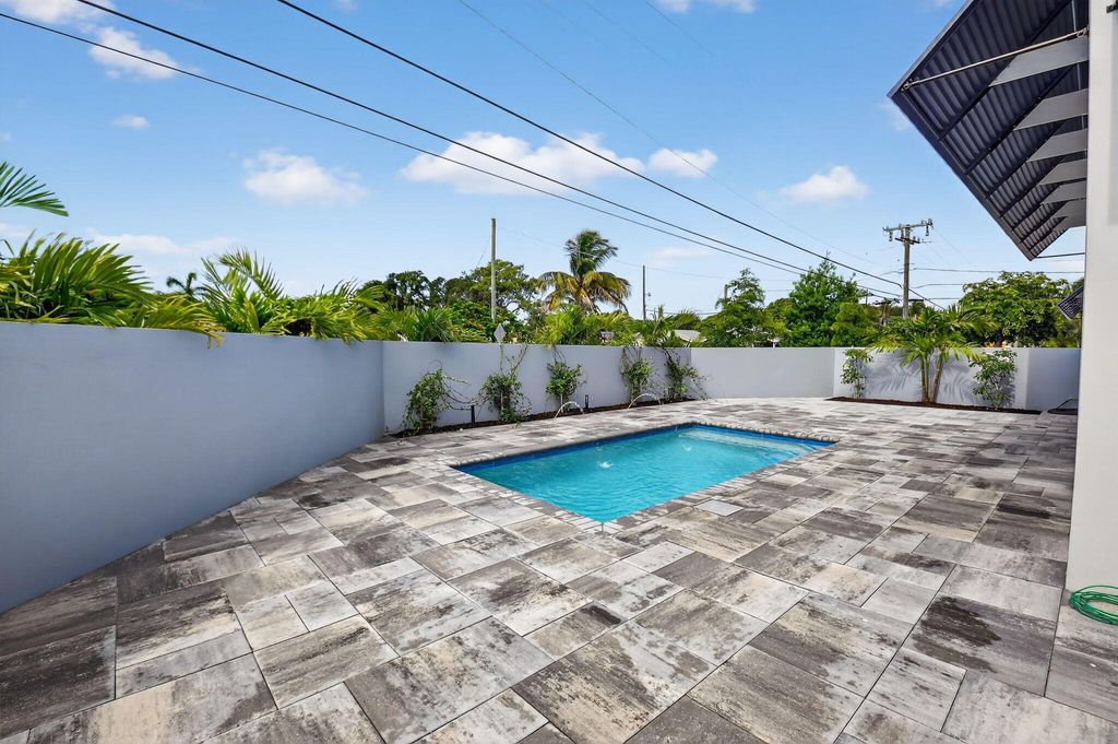 Photo of 203 SW 2nd Street #2, Delray Beach, FL 33444 (MLS # R11112198)