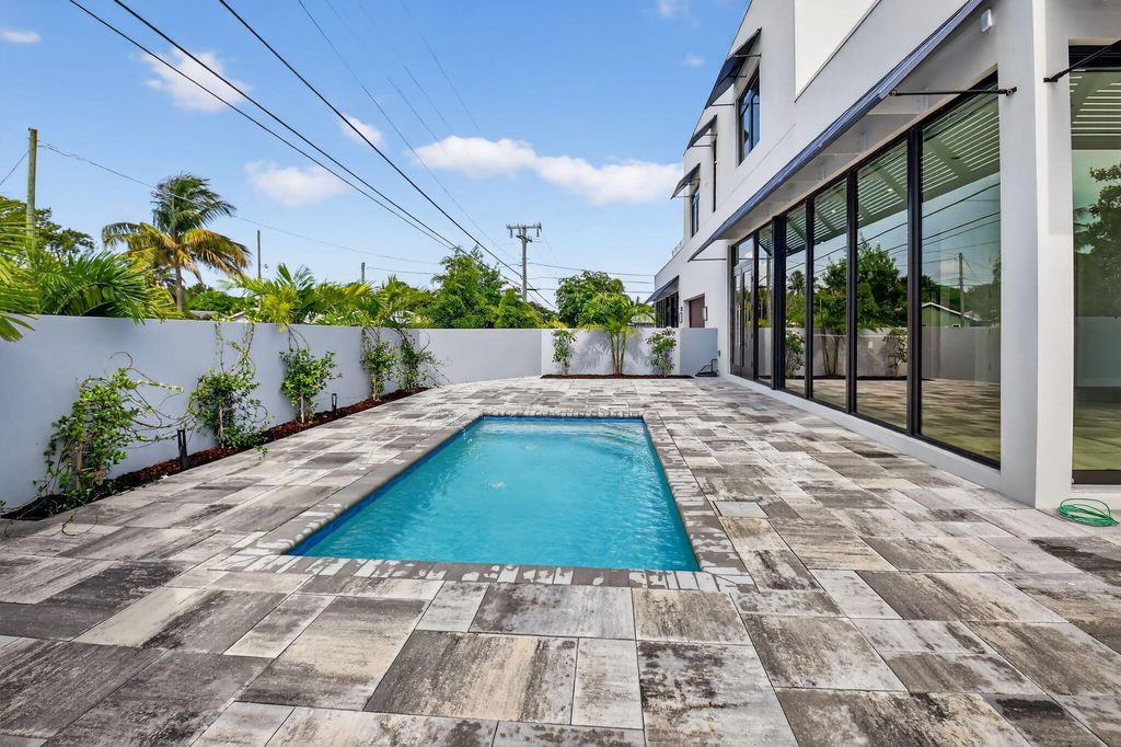 Photo of 203 SW 2nd Street #2, Delray Beach, FL 33444 (MLS # R11112198)