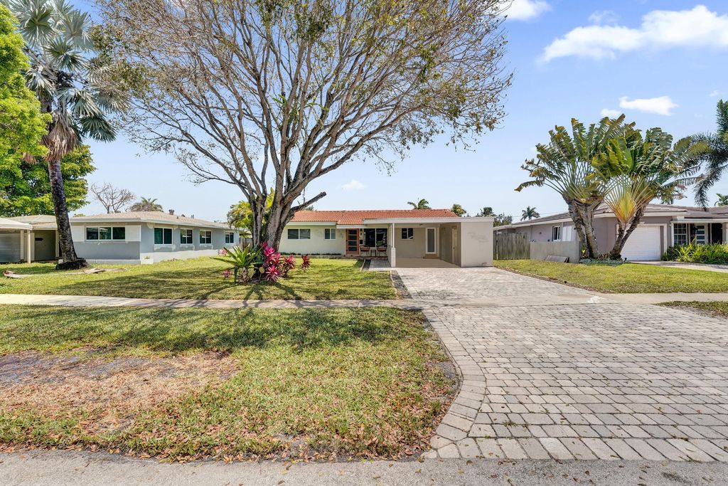 Photo of 309 N 31st Court, Hollywood, FL 33021 (MLS # B26021688)