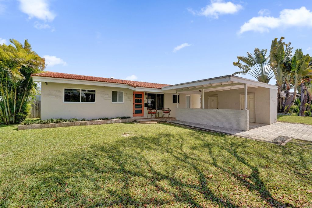 Photo of 309 N 31st Court, Hollywood, FL 33021 (MLS # B26021688)