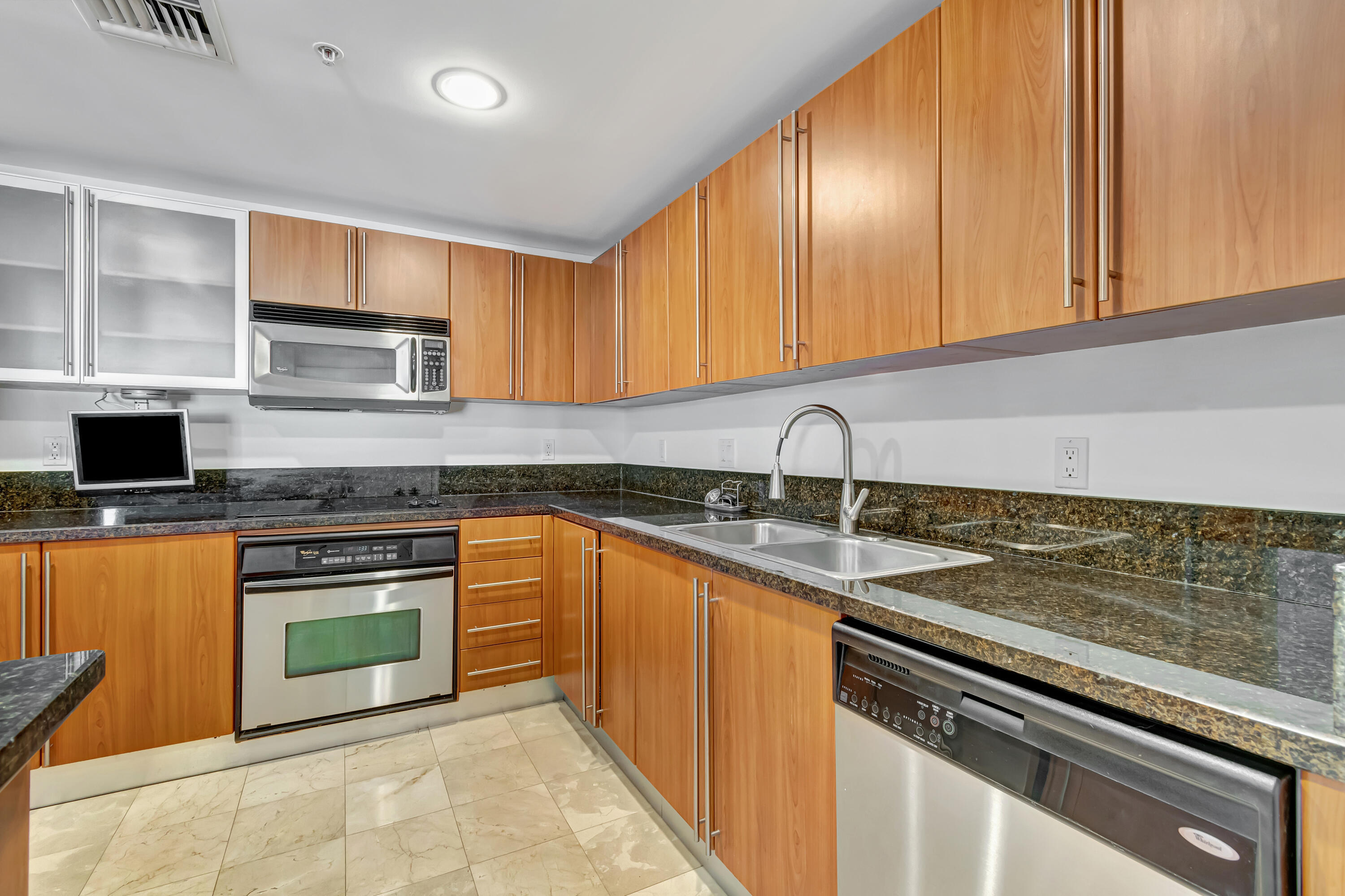 610 CLEMATIS CONDO - Residential