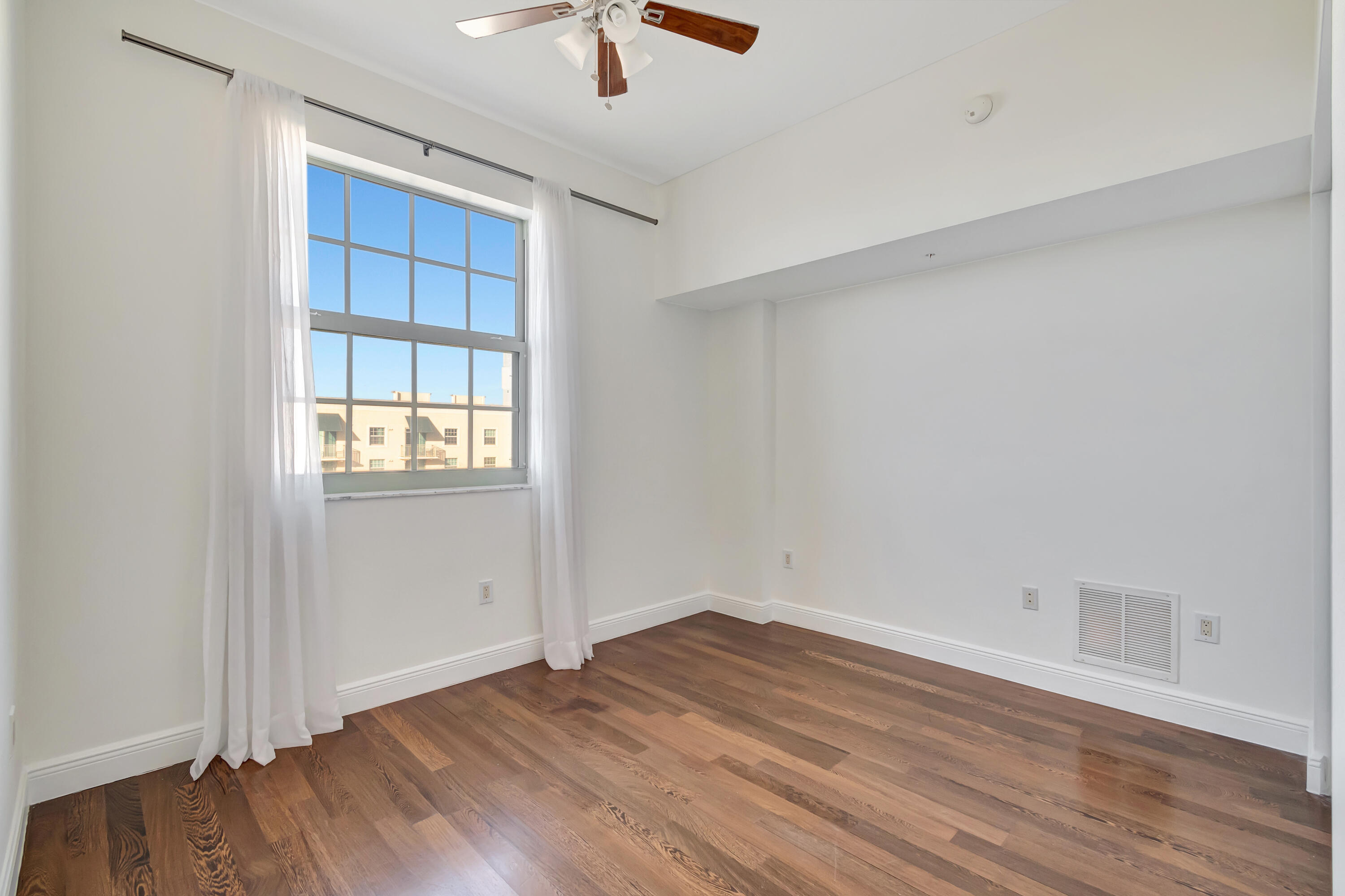 610 CLEMATIS CONDO - Residential