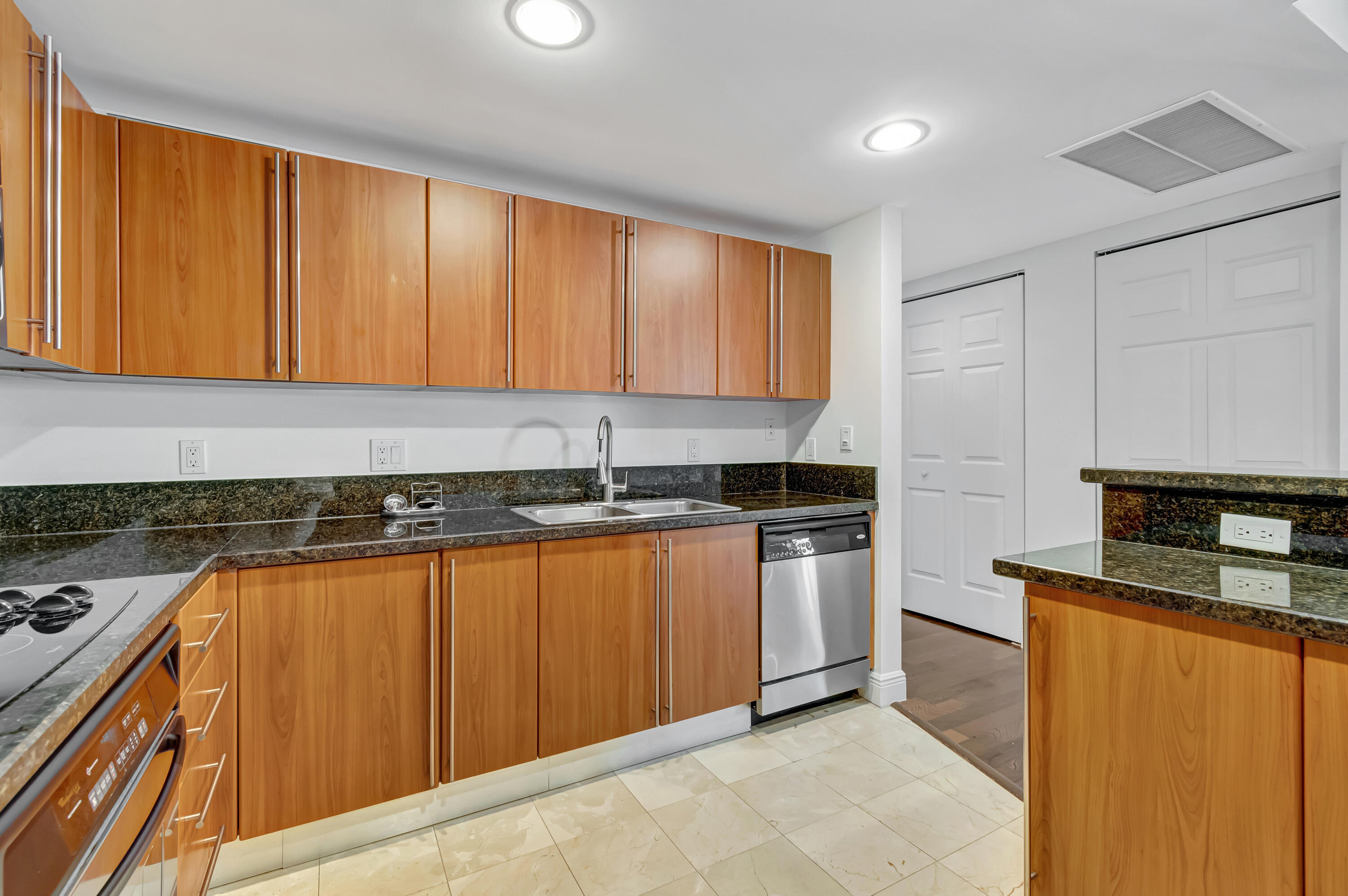 610 CLEMATIS CONDO - Residential