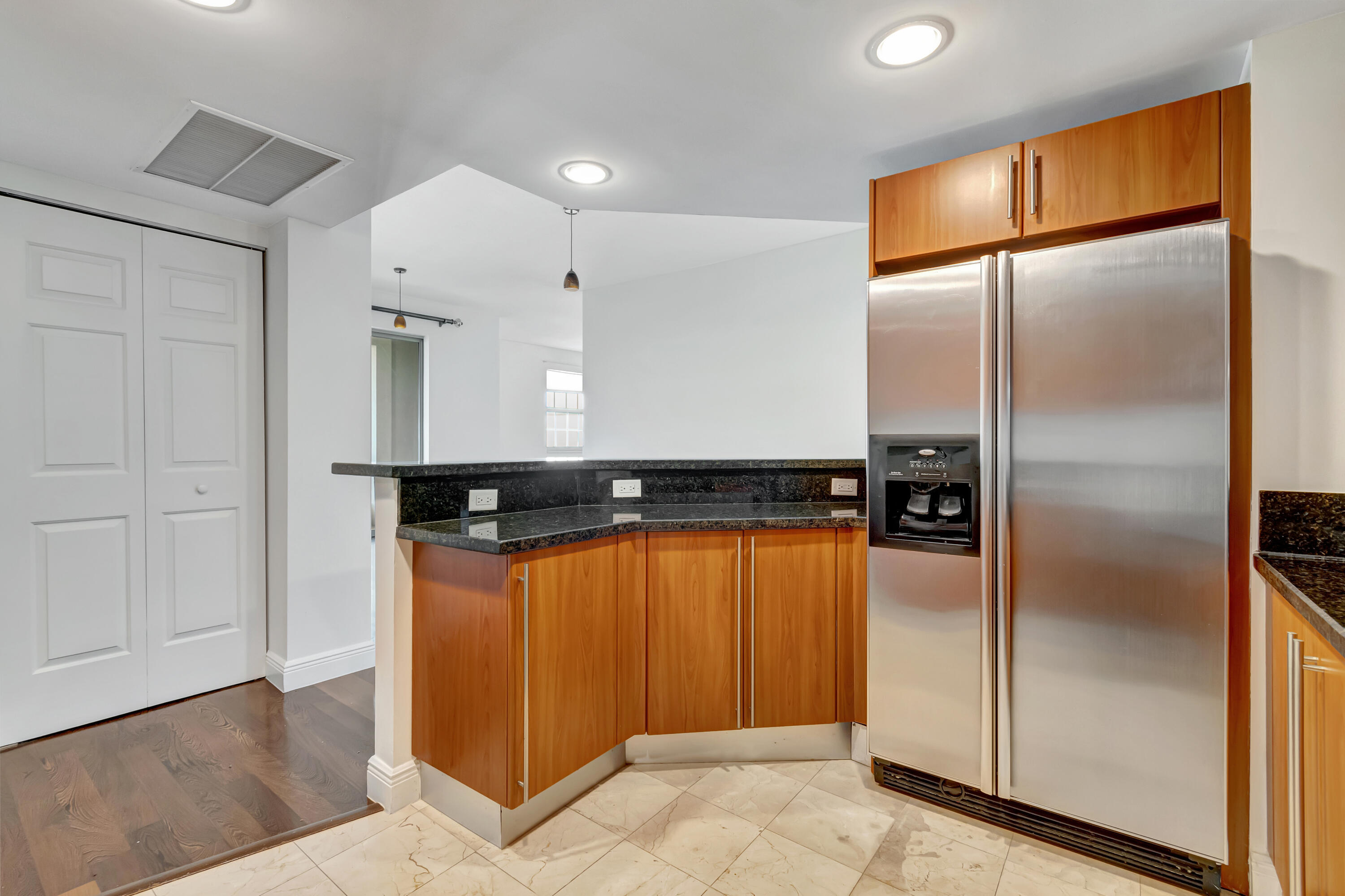 610 CLEMATIS CONDO - Residential
