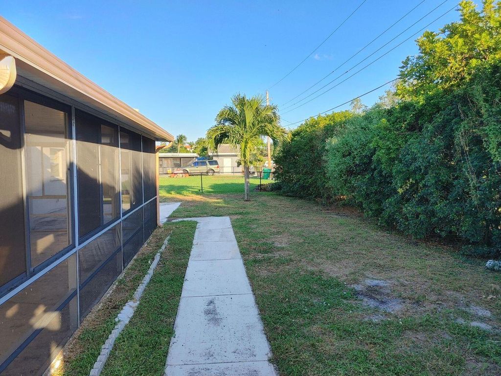 Photo of 341 W 22nd St, West Palm Beach, FL 33404 (MLS # B26000903)