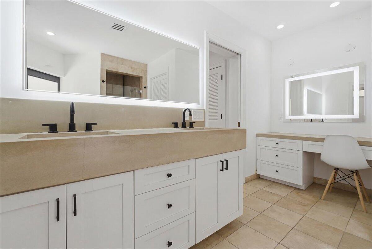 HIGHLAND LAKES SEC 1 - Residential Lease