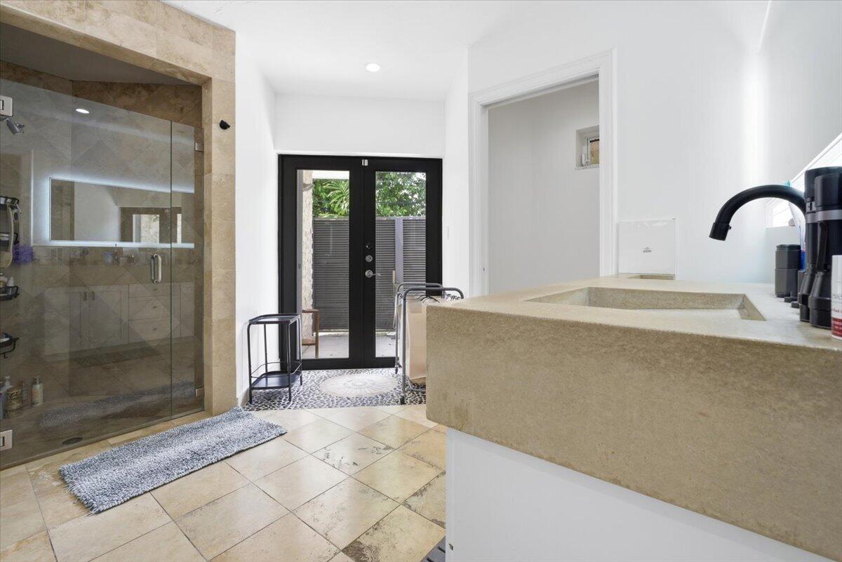 HIGHLAND LAKES SEC 1 - Residential Lease