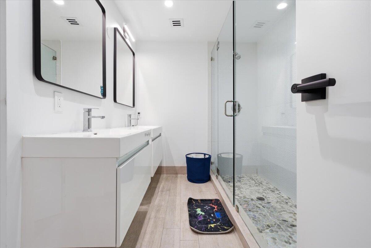 HIGHLAND LAKES SEC 1 - Residential Lease