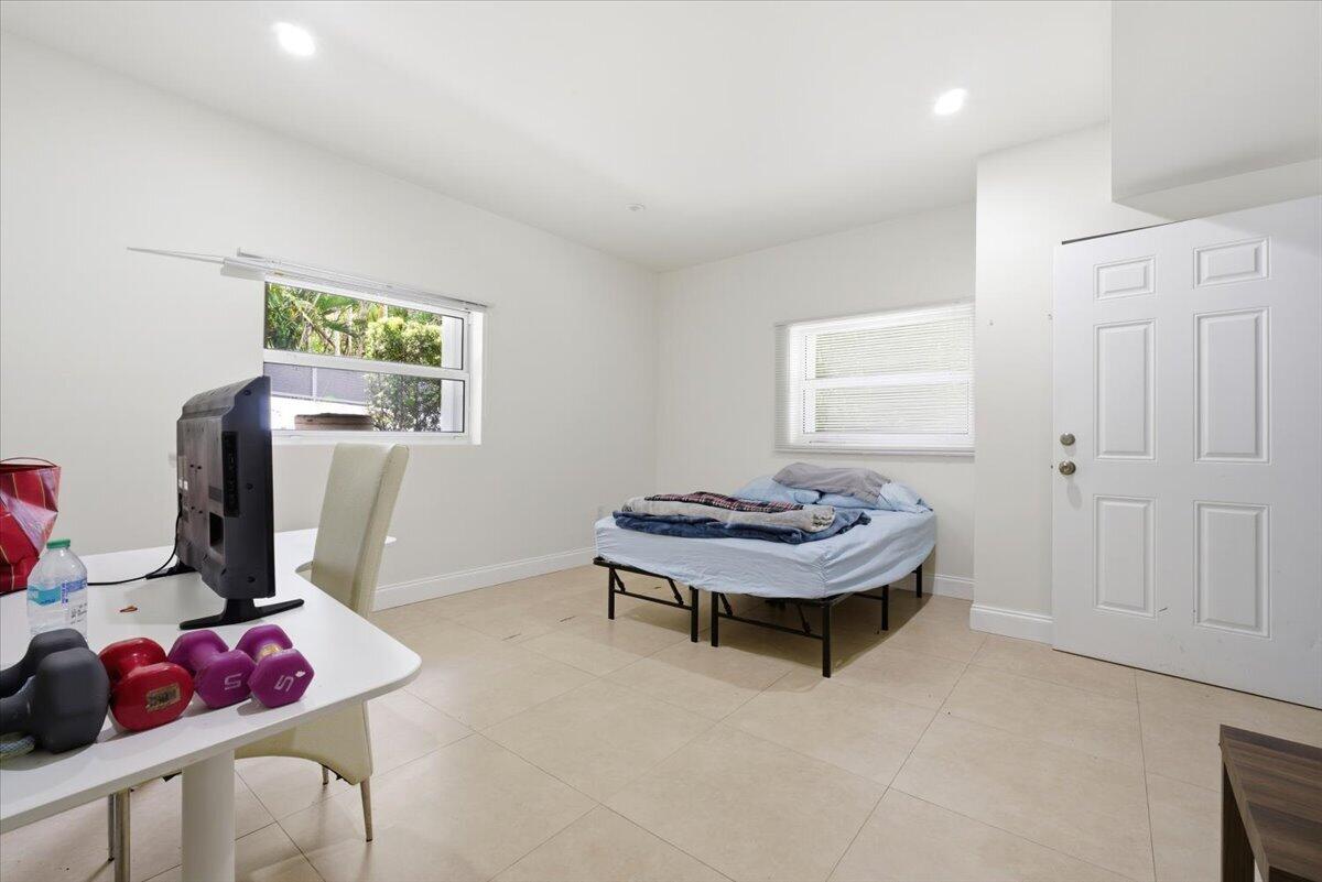 HIGHLAND LAKES SEC 1 - Residential Lease