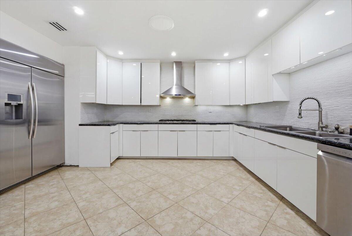 HIGHLAND LAKES SEC 1 - Residential Lease