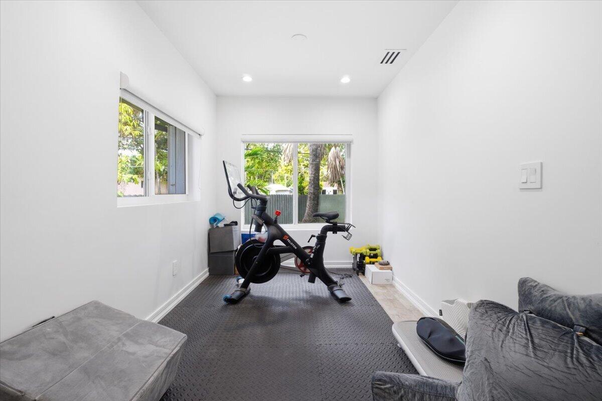 HIGHLAND LAKES SEC 1 - Residential Lease