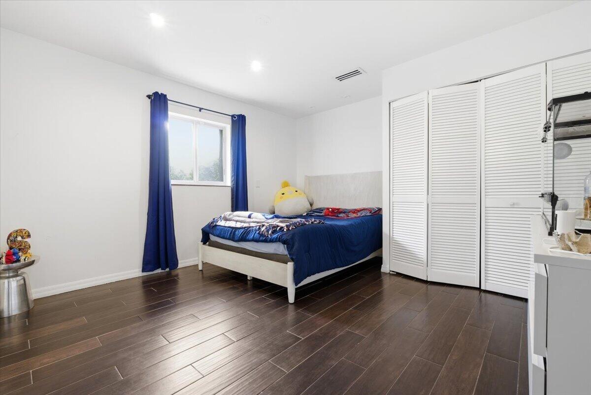 HIGHLAND LAKES SEC 1 - Residential Lease