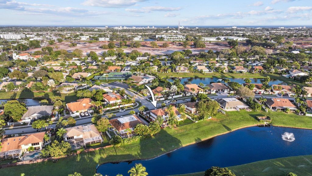 Photo of 400 SW 28th Avenue, Delray Beach, FL 33445 (MLS # R11160154)