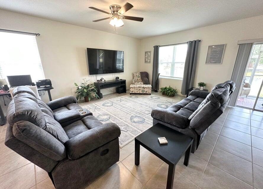 PORT ST LUCIE SECTION 40 - Residential Lease