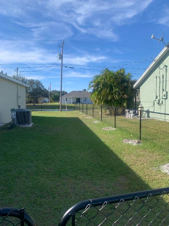 PORT ST LUCIE SECTION 40 - Residential Lease
