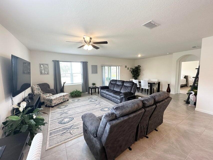 PORT ST LUCIE SECTION 40 - Residential Lease