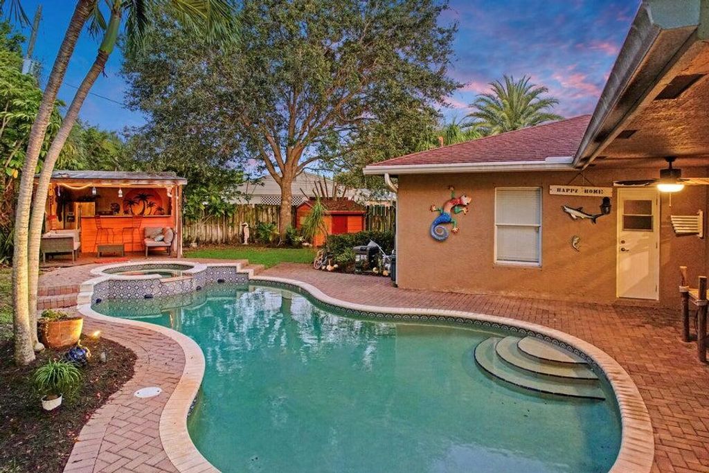 Photo of 2220 W Pineridge Court, Delray Beach, FL 33444 (MLS # R11153678)