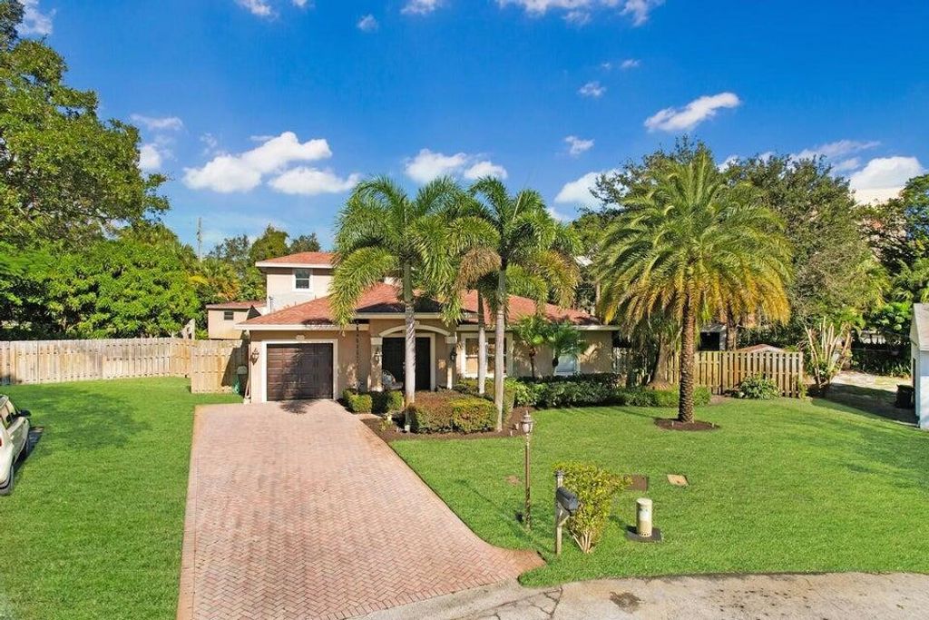 Photo of 2220 W Pineridge Court, Delray Beach, FL 33444 (MLS # R11153678)