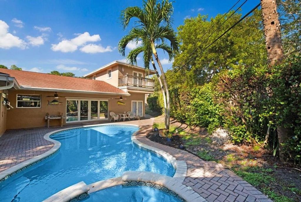 Photo of 2220 W Pineridge Court, Delray Beach, FL 33444 (MLS # R11153678)