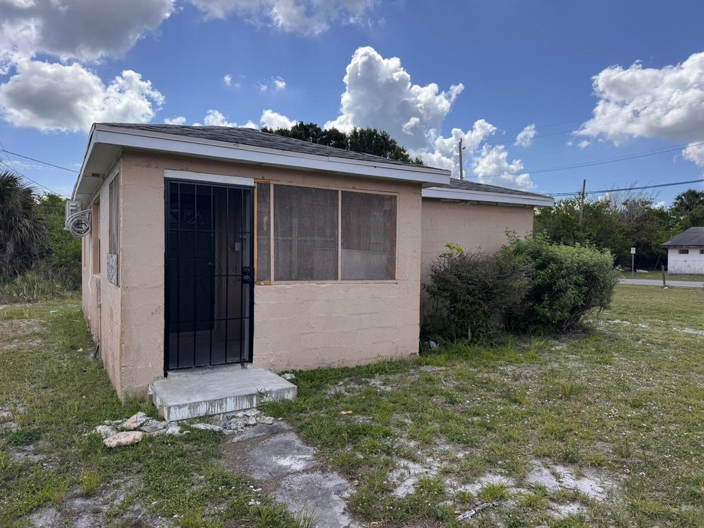 Photo of 4316 25th Avenue, Vero Beach, FL 32967 (MLS # B26027256)