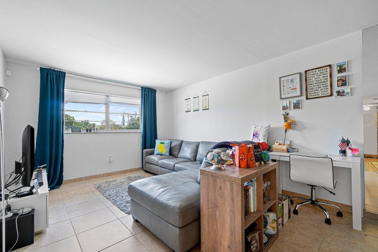 600 SW 2nd 2390 Avenue 2390