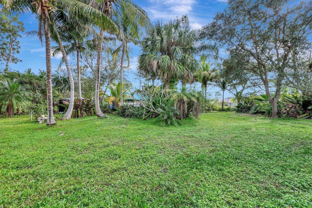 Photo of 673 SE DAMASK Avenue, Port Saint Lucie, FL 34983 (MLS # B26065194)