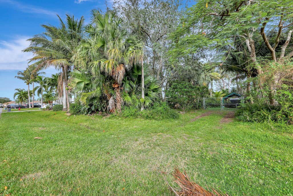 Photo of 673 SE DAMASK Avenue, Port Saint Lucie, FL 34983 (MLS # B26065194)