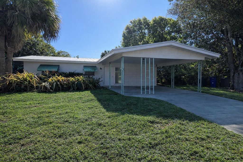 Photo of 1016 Colonial Road, Fort Pierce, FL 34950 (MLS # R11163512)