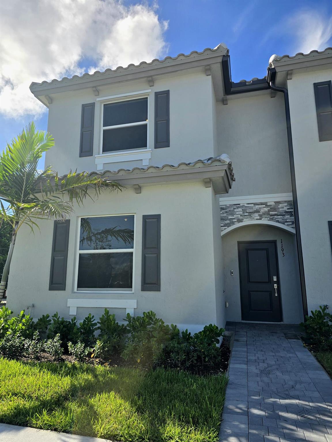 LOT 6 BLK 42 - Residential Lease