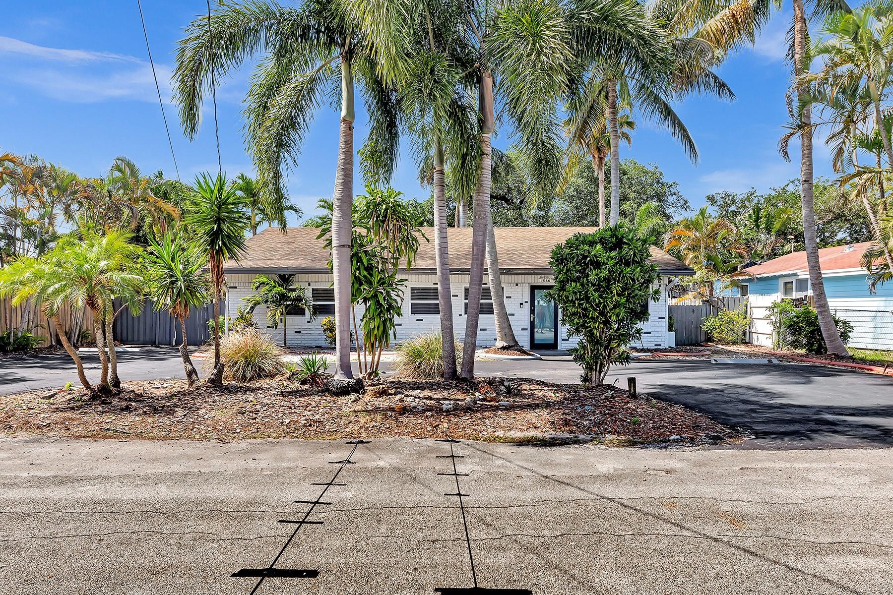 1580 NE 35th St